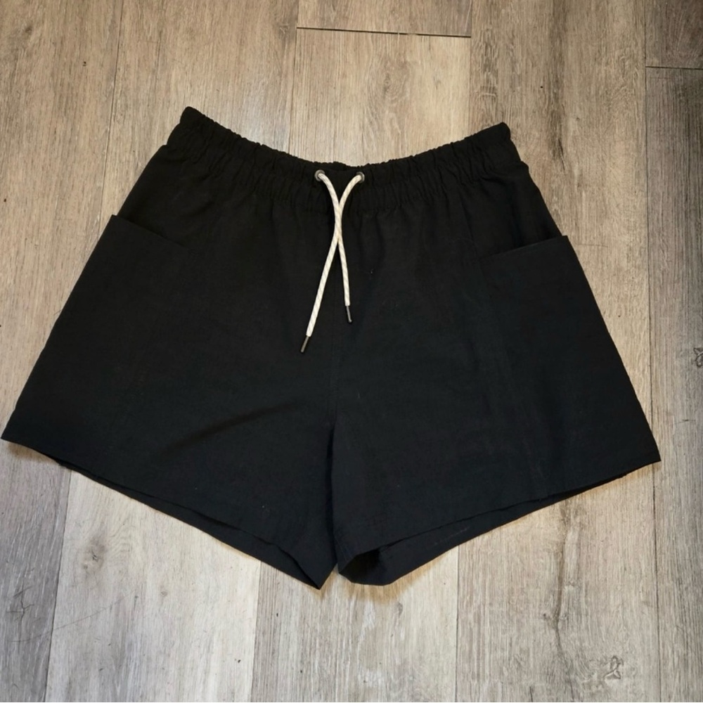 Vuori Black Isla Baggie Shorts